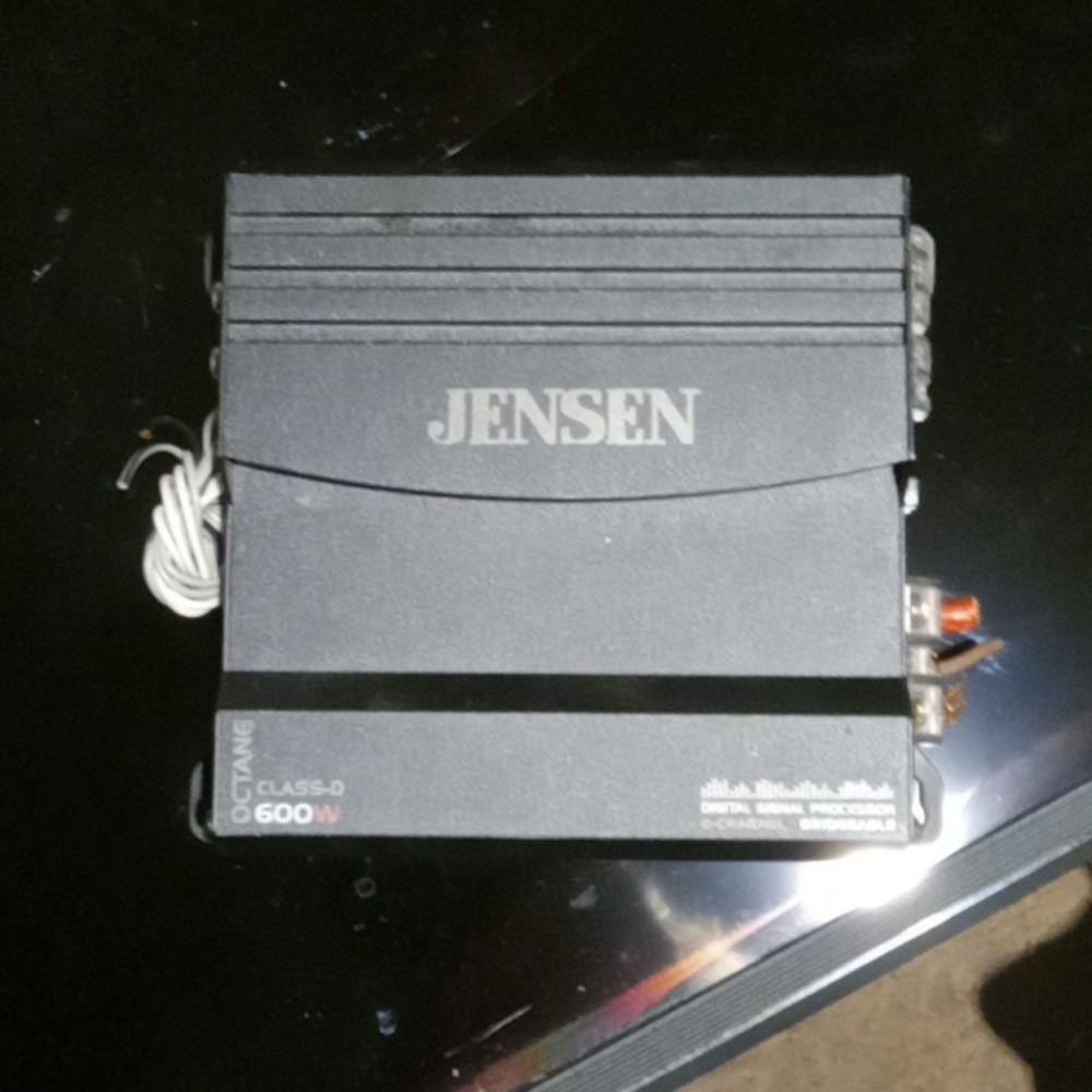 Jensen 600 watt amp